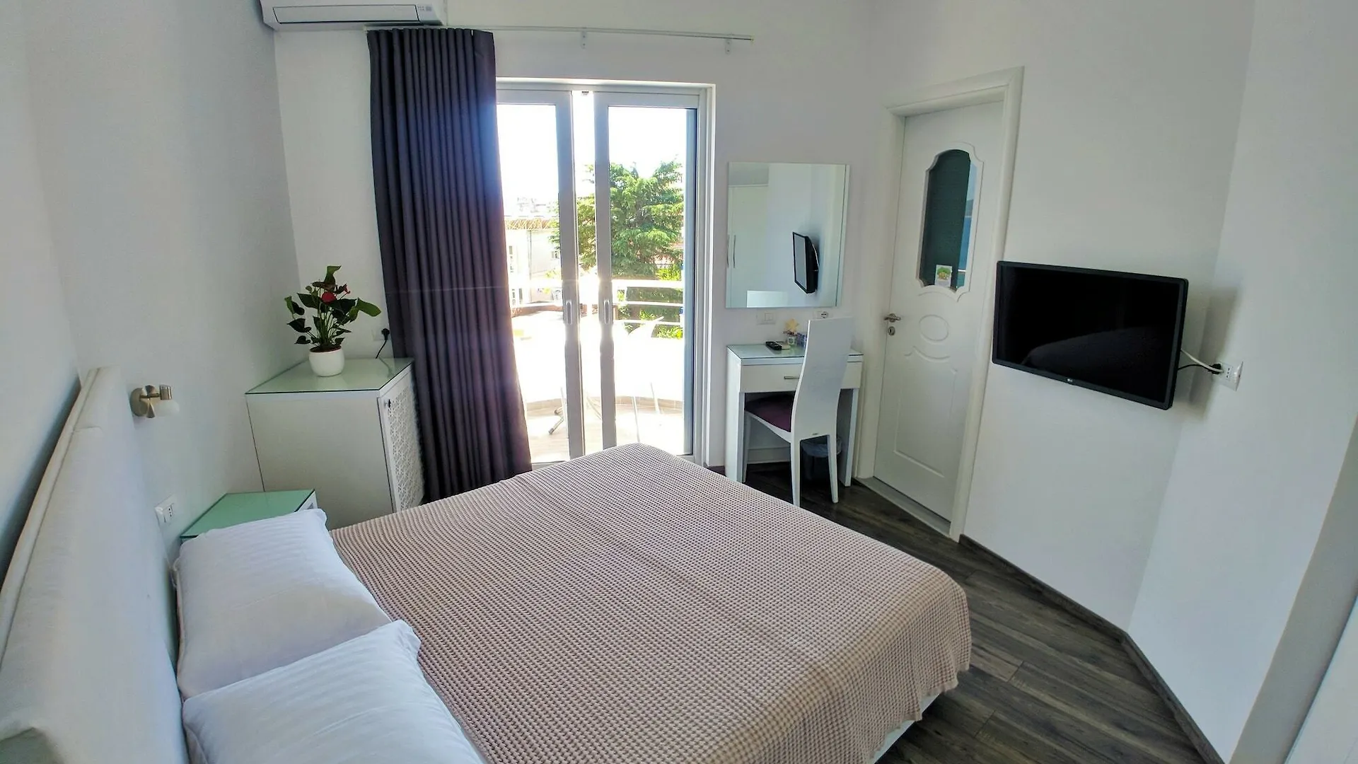 Hotel Joan Σαράντα 3*,  Αλβανία